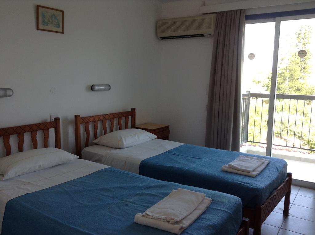 أيا نابا Aphelandra Hotel Apartments الغرفة الصورة