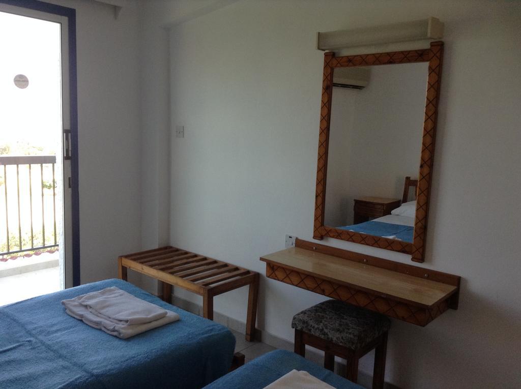أيا نابا Aphelandra Hotel Apartments الغرفة الصورة