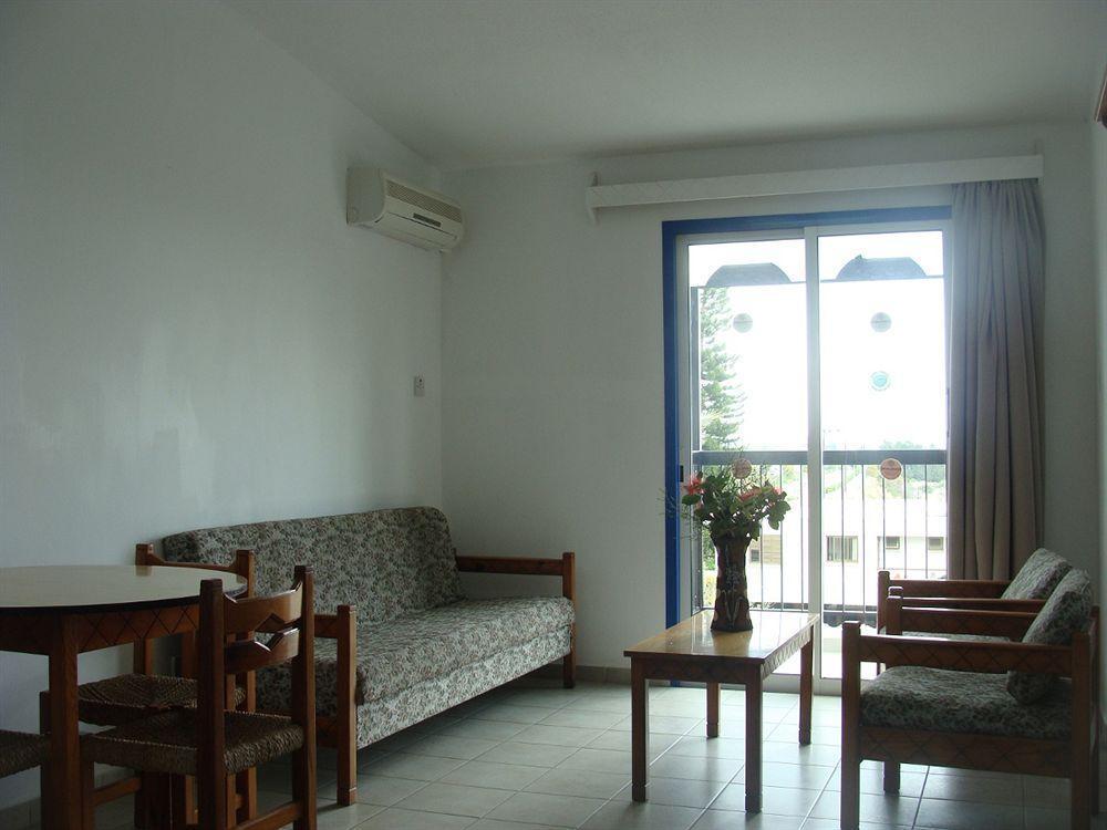 أيا نابا Aphelandra Hotel Apartments المظهر الخارجي الصورة